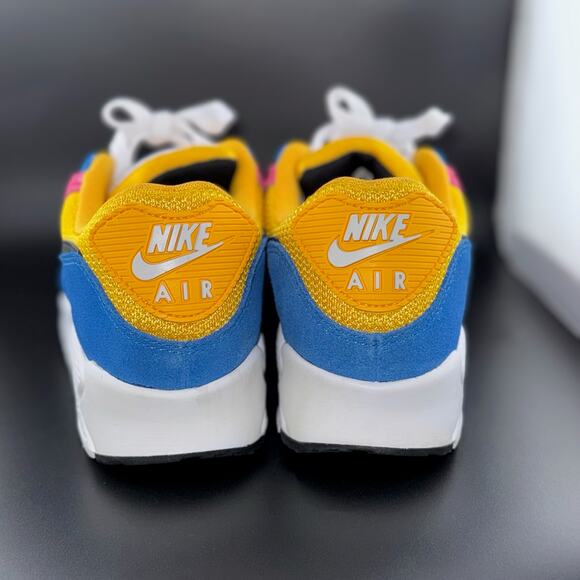 Athletic_Shoes